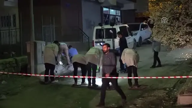 AK Parti Hakkari İl Başkan Yardımcısının Aracına Bombalı Saldırı Düzenlendi