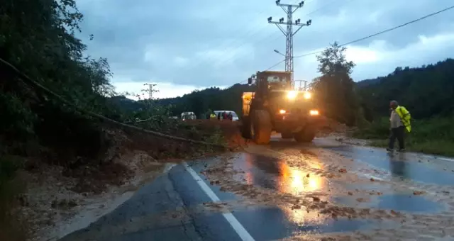 Rize'de Şiddetli Yağışın Ardından Bir Ev Çöktü: 1 Ölü, 1 Yaralı