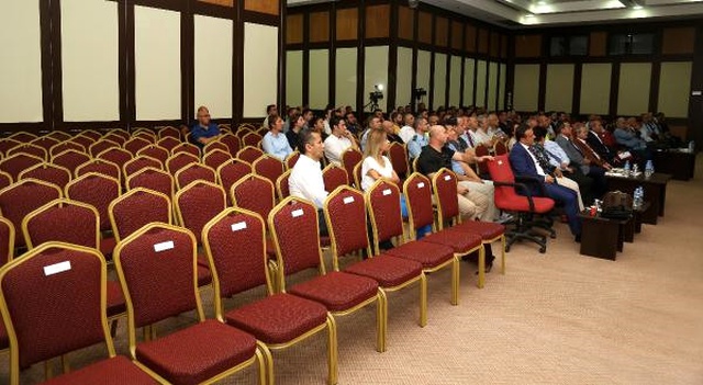 Uyuşturucu Sempozyumunda Dolu Salon Bekleyen Emniyet Müdürü Hayal Kırıklığı Yaşadı