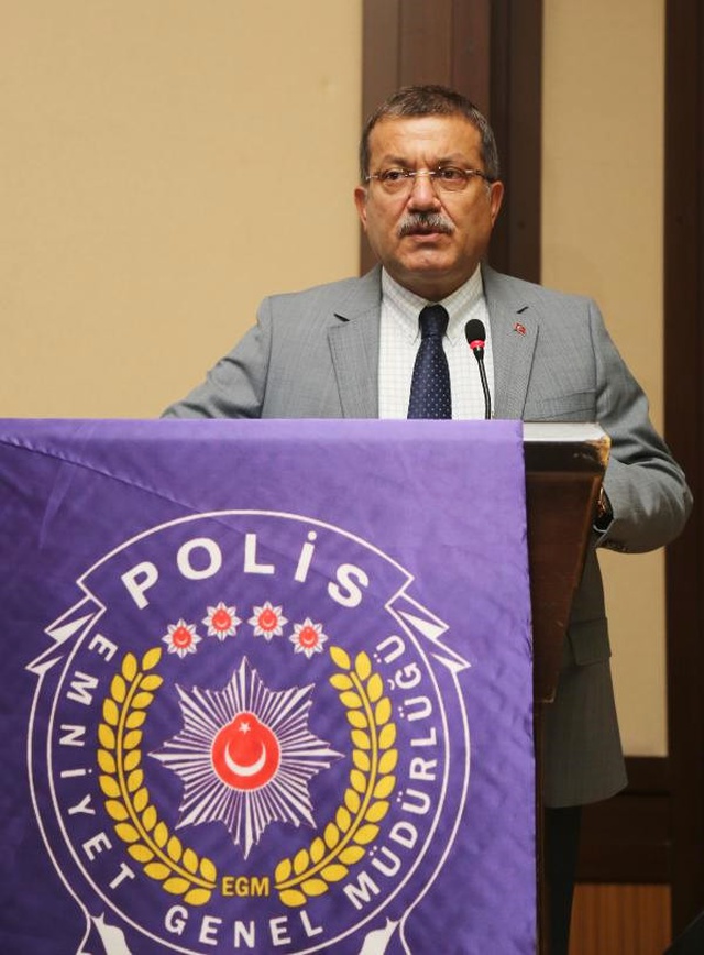 Uyuşturucu Sempozyumunda Dolu Salon Bekleyen Emniyet Müdürü Hayal Kırıklığı Yaşadı