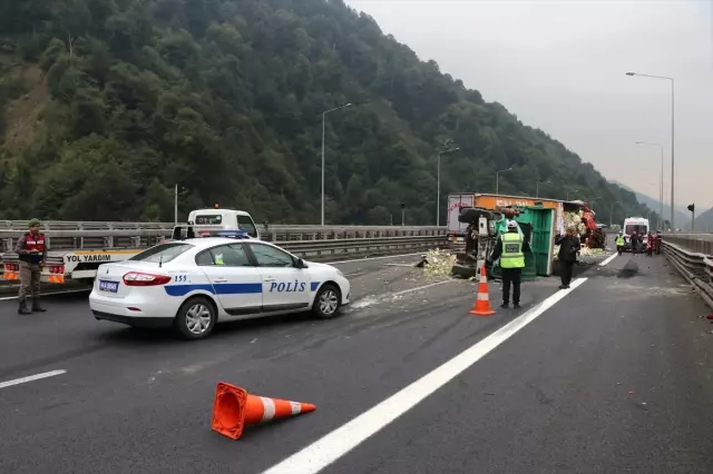 Bolu Dağı'nda Çarpışan TIR ile Kamyon Devrildi: 3 Yaralı