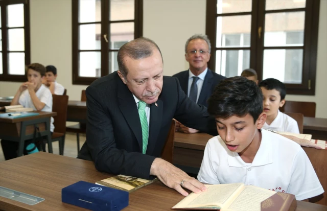 Erdoğan Mezun Olduğu Okulda 44 Yıl Sonra Öğrencilerle Kur'an Okudu