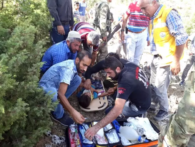 25 Saat Boyunca Aranan Minik Ferhat, Kayalıklara Sıkışmış Halde Bulundu