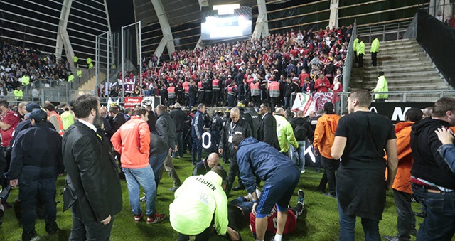 Fransa Ligi Maçında Tribün Bariyeri Çöktü: 26 Yaralı