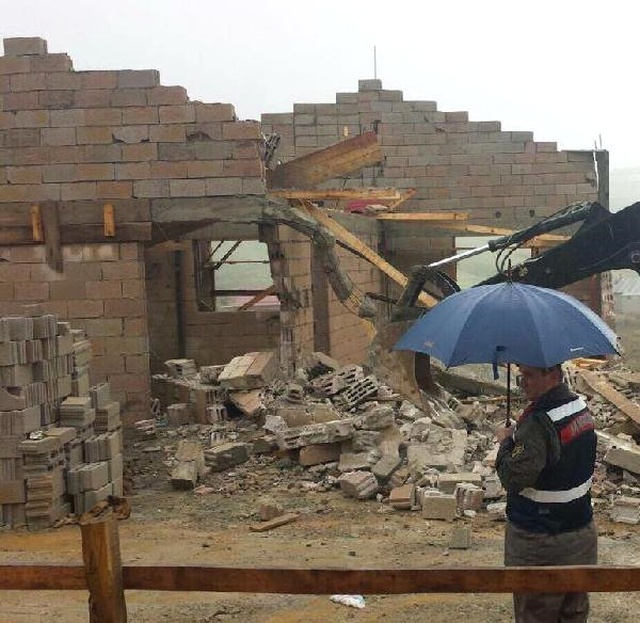 Yaylalara Kaçak Gecekondu Yaptılar, Yıkım Ekiplerine Bayrakla Direndiler