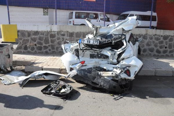 Gaziantep'te 4 Araç Birbirine Girdi: 11 Yaralı
