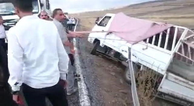 Şanlıurfa'da Kaza Yapan İçi Hayvan Dolu Kamyonet, Vatandaşların Yardımıyla Kurtarıldı
