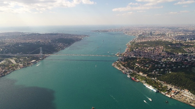 Turkuaz Rengine Bürünen İstanbul Boğazı Havadan Görüntülendi
