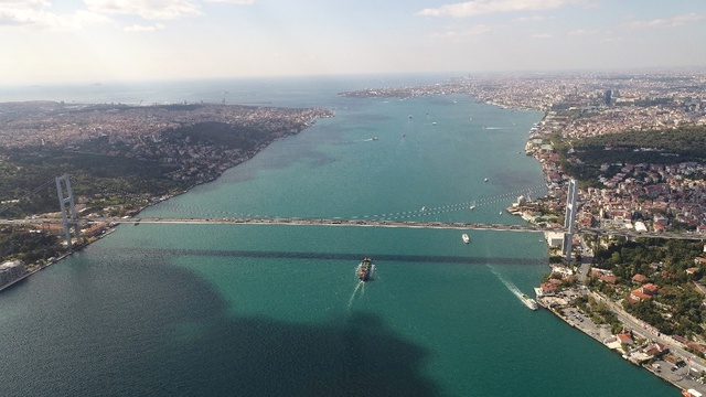 Turkuaz Rengine Bürünen İstanbul Boğazı Havadan Görüntülendi