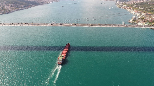 Turkuaz Rengine Bürünen İstanbul Boğazı Havadan Görüntülendi