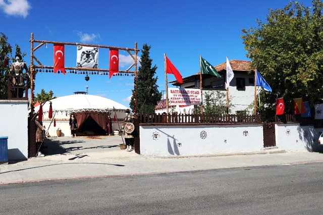 Diriliş Ertuğrul'dan İlham Alan Malatyalı İşletmeci, Selçuklu Dönemini Yansıtan Lokanta Açtı