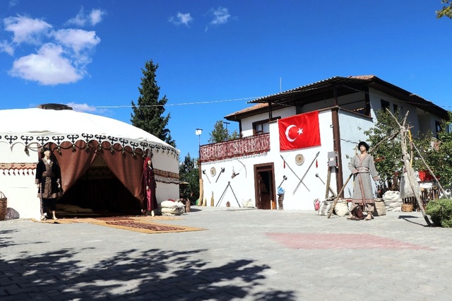 Diriliş Ertuğrul'dan İlham Alan Malatyalı İşletmeci, Selçuklu Dönemini Yansıtan Lokanta Açtı