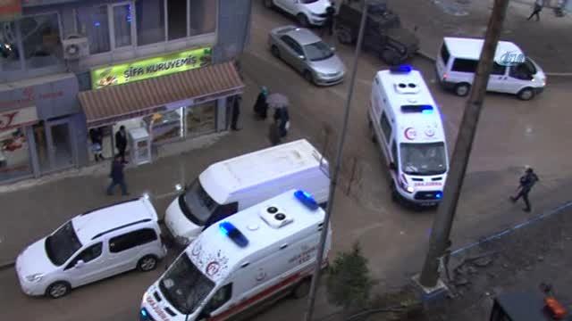 Hakkari'de Polis Noktasına Yıldırım Düştü: 2'si Polis, 3 Yaralı
