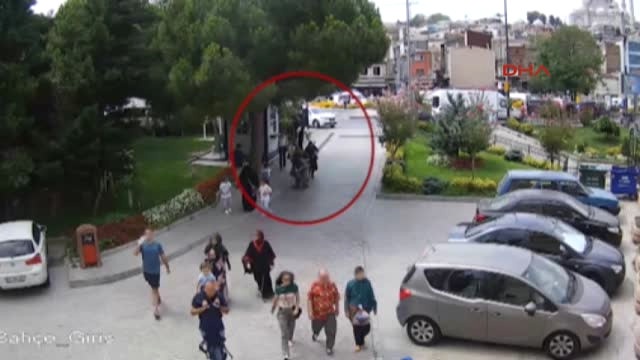 Taksim'de Kaza Sonrası Yakalanan 5 Kapkaççı, Azılı Suçlu Çıktı