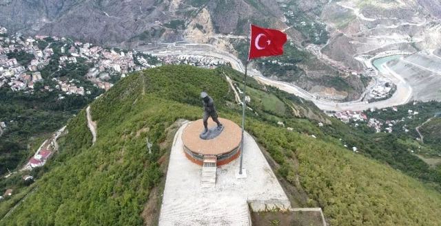 Türkiye'nin En Büyük Atatürk Heykeli Turizme Açıldı