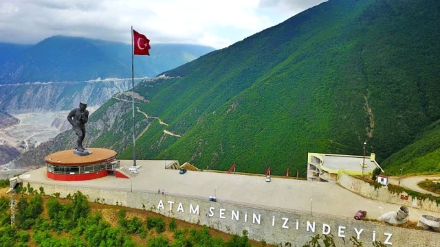 Türkiye'nin En Büyük Atatürk Heykeli Turizme Açıldı