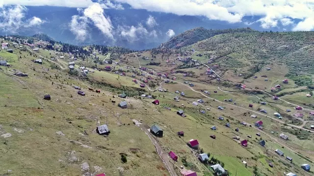 Bakan Soylu'nun Talimatı Sonrası Yaylalardaki Kaçak Evler Yıkılıyor