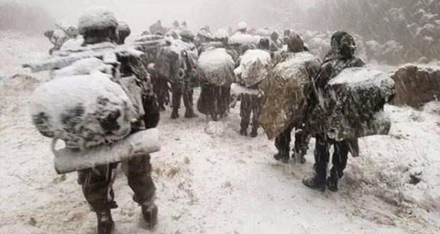 Kato Dağı'nda Kar ve Tipiye Aldırış Etmeyen Mehmetçik, Teröritlerin İzini Sürüyor