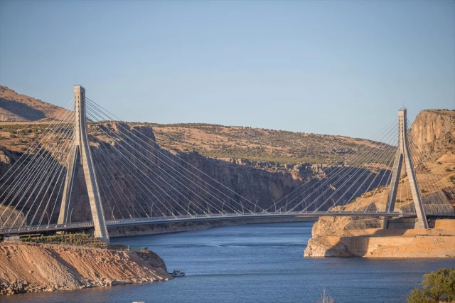 23 Yıl Sonra Doğu ile Batıyı Birleştiren Köprü Nissibi'yle, Yolculuk 5 Dakikaya Düştü