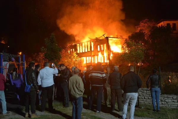 Safranbolu'da 150 Yıllık Tarihi Konak Kül Oldu!