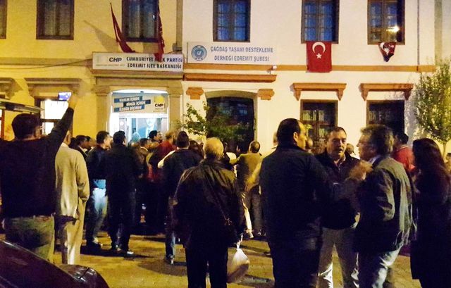 CHP'nin Delege Seçiminde Kavga! Yumruklar Havada Uçuştu