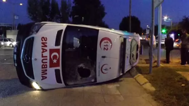 Hastaneye Hasta Yetiştiren Ambulans Takla Attı: 5 Yaralı