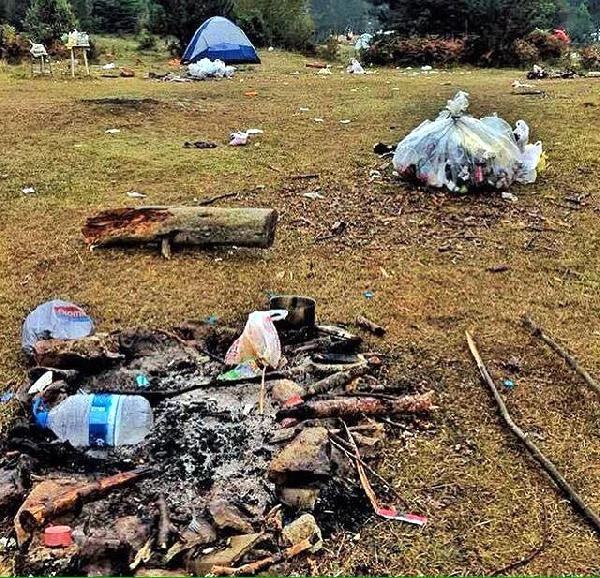 Bolu'da 8 Bin Kişilik Doğa Kampından Kalan Çöpler Kirliliğe Yol Açtı