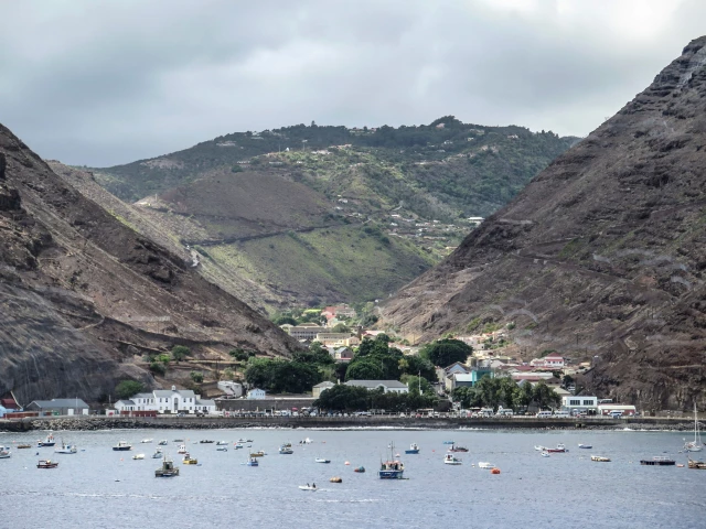 Dünyanın En Ulaşılamaz Adası St Helena'ya Uçuşlar Başladı