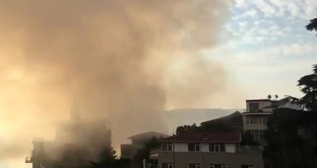 Tarihi Rumeli Hisarı İskelesindeki Restoranda Yangın Çıktı! Gökyüzünü Duman Kapladı