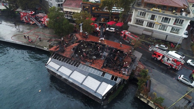 Tarihi Rumeli Hisarı İskelesindeki Restoranda Yangın Çıktı! Gökyüzünü Duman Kapladı
