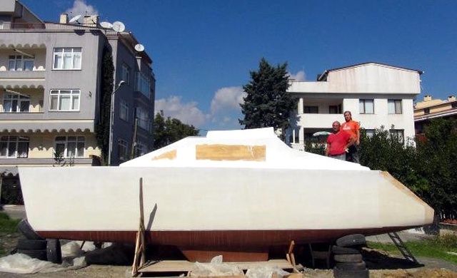 Tekirdağlı Çift, Dünyayı Dolaşmak İçin Boş Arsada Katamaran Yapıyor