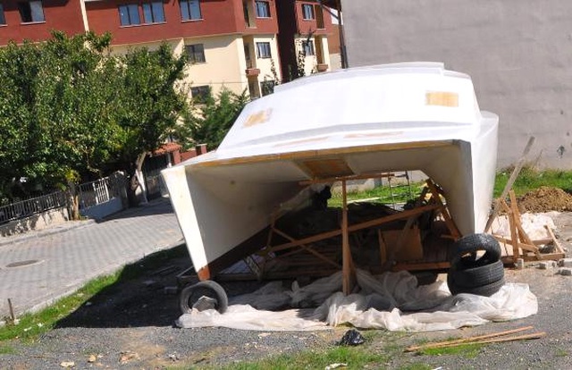 Tekirdağlı Çift, Dünyayı Dolaşmak İçin Boş Arsada Katamaran Yapıyor