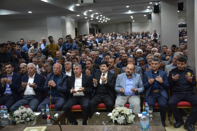 Bitlis'te Husumetli İki Aile Kur'an-ı Kerim'in Altından Geçip Barıştı