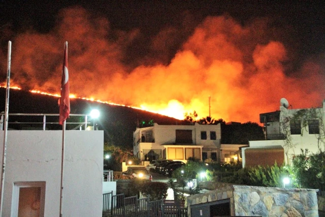 Bodrum'da Yerleşim Yerlerine Yaklaşan Yangın, 11 Saat Sonra Kontrol Altında