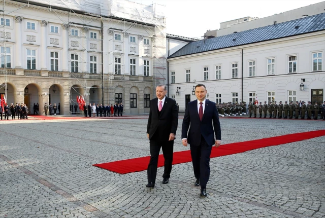 Cumhurbaşkanı Erdoğan Polonya'da! Dede Efendi'nin Eseriyle Karşıladılar