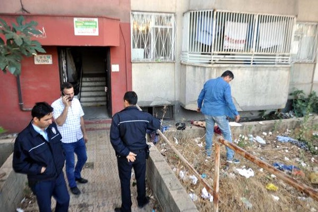 Fuhuş İçin Gittiği Evde Gasp Edilen Vatandaş, Battaniyeye Sarılarak Kurtarılmayı Bekledi