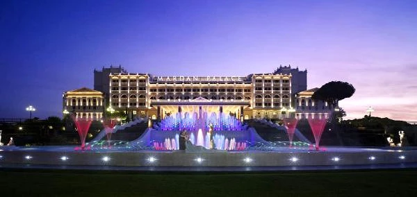 Mardan Palace Hotel'in Suyu Kesildi