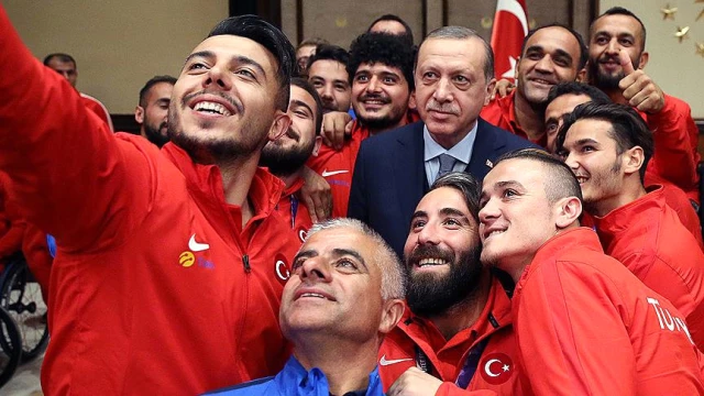 Cumhurbaşkanı Erdoğan, Avrupa Şampiyonu Olan A Milli Ampute Futbol Takımını Kabul Etti