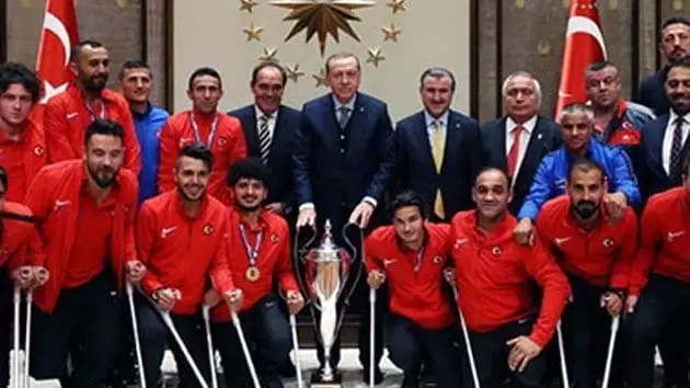 Cumhurbaşkanı Erdoğan, Avrupa Şampiyonu Olan A Milli Ampute Futbol Takımını Kabul Etti