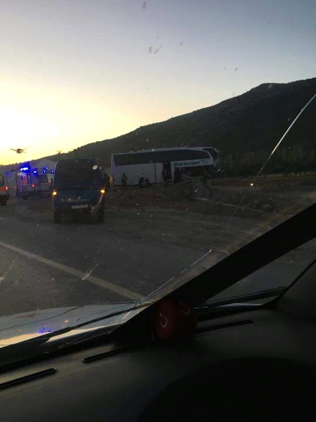 Afyonkarahisar'da Yolcu Otobüsü ile TIR Çarpıştı: 1 Ölü, 22 Yaralı