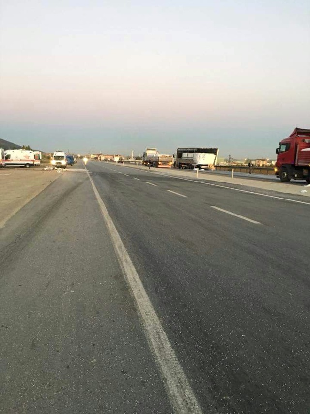 Afyonkarahisar'da Yolcu Otobüsü ile TIR Çarpıştı: 1 Ölü, 22 Yaralı