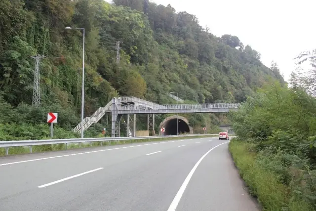 Karadeniz Usulü Üst Geçit! Labirent Gibi, Kullanan Nereye Gideceğini Şaşırıyor