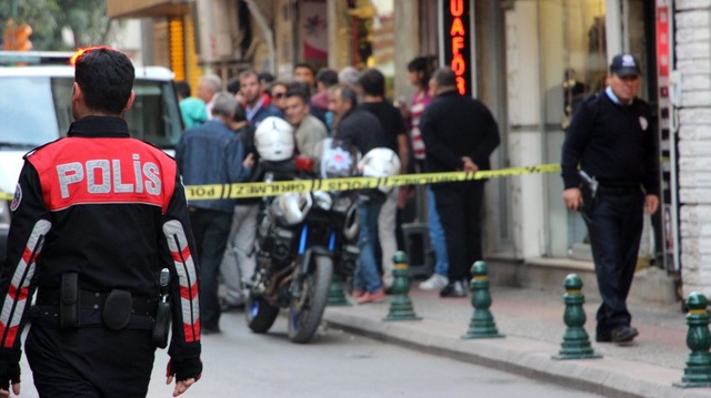 Masaj Salonunda Çalışan Kadının Ailesiyle Erkek Arkadaşı Birbirine Girdi: 1 Yaralı