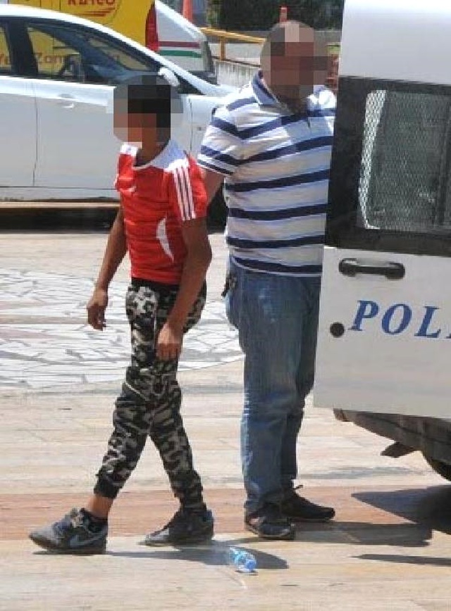Polis 18 Yaşındaki 90 Ayrı Suçtan Kaydı Bulunan Kuyumcu Soyguncusunu Yakaladı