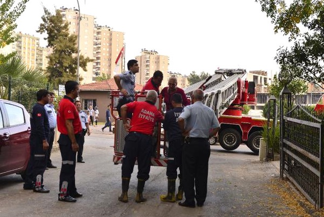 Bunalıma Giren Oğlunun Eve Kilitlediği Kadını İtfaiye Kurtardı