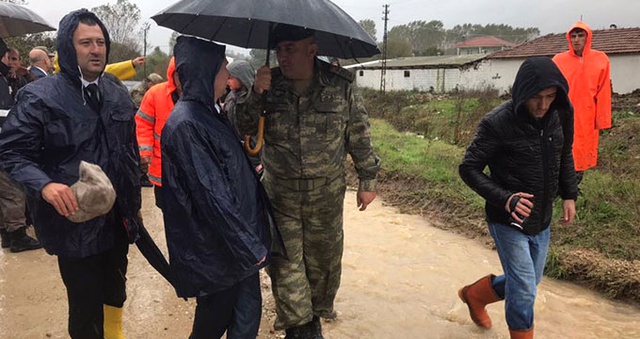 Tekirdağ'da Zıhlı Araç Sel Sularına Kapıldı: 6 Kişi Kurtarıldı, 1 Asker Kayıp