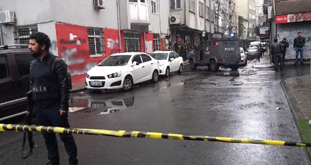 Okmeydanı'nda İki Grup Arasında Silahlı ve Bıçaklı Kavga: 1 Ölü, 3 Yaralı