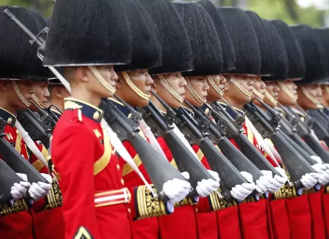 Tayland Eski Kralını Sonsuzluğa Uğurluyor! Binlerce Kişi Gözyaşlarına Boğuldu