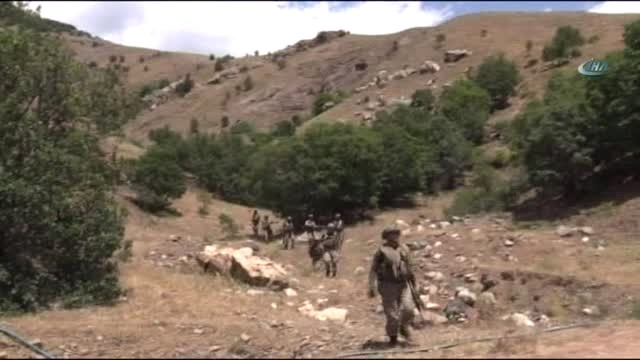 Diyarbakır'da Teröristlerle Çıkan Çatışmada 4 Asker Yaralandı