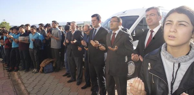 Manisa'da Parmağını Böcek Isıran Liseli Genç 3 Ay Sonra Öldü